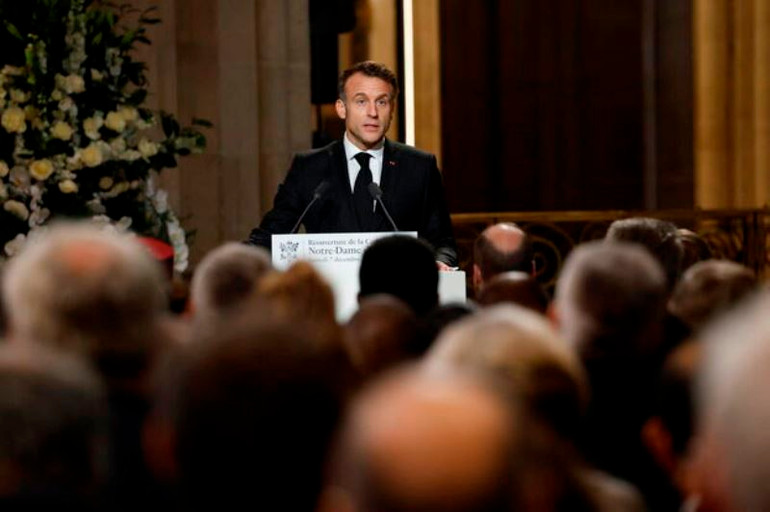Tổng thống Emmanuel Macron nhấn mạnh: Với niềm hy vọng và quyết tâm, chúng ta đã đạt được mục tiêu xây dựng lại Nhà thờ Đức Bà trang hoàng hơn, đẹp đẽ hơn chỉ trong vòng hơn 5 năm. (Ảnh: Le Parisien)