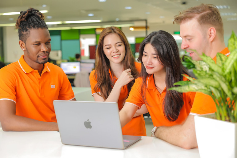 Đa dạng hóa nguồn nhân lực - đòi hỏi tất yếu từ việc mở rộng quy mô quốc tế.