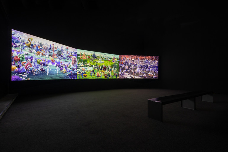 Những màn hình cỡ lớn do The Outpost đầu tư cho Triển lãm đa phương tiện tiêu đề Dị diện, năm 2023. Ảnh: NVCC