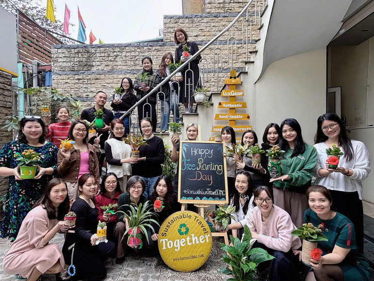 Chuyển đổi bắt đầu từ những hành động nhỏ nhất là dùng vật liệu tái chế. Chuyển đổi bắt đầu từ những hành động nhỏ nhất là dùng vật liệu tái chế.