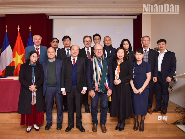 Buổi làm việc và lễ ký kết các văn bản thỏa thuận hợp tác giữa tỉnh Đắk Lắk và thành phố Nevers góp phần thúc đẩy quan hệ Đối tác chiến lược toàn diện giữa Việt Nam và Pháp ngày càng đi vào chiều sâu. (Ảnh: MINH DUY)