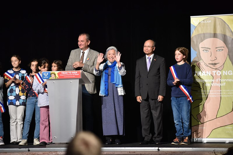 Đại sứ Đinh Toàn Thắng nhận định, danh hiệu "Công dân danh dự" thế hiện sự thấu hiểu của người dân thành phố Villejuif dành cho tất cả các nạn nhân chất độc da cam tại Việt Nam. (Ảnh: MINH DUY) Đại sứ Đinh Toàn Thắng nhận định, danh hiệu "Công dân danh dự" thế hiện sự thấu hiểu của người dân thành phố Villejuif dành cho tất cả các nạn nhân chất độc da cam tại Việt Nam. (Ảnh: MINH DUY)