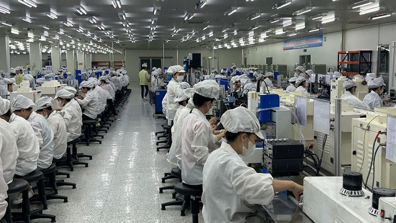 Sản xuất thiết bị điện tử tại Khu công nghiệp VSIP Nghệ An.
