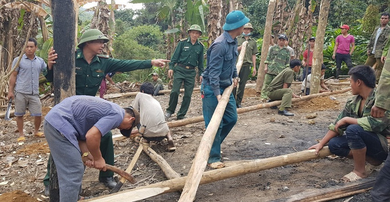 Nhờ nói cho dân hiểu bằng tiếng đồng bào nên giúp đội đội "bốn cùng" với người dân được thuận lợi hơn, người dân yêu quý bộ đội hơn.
