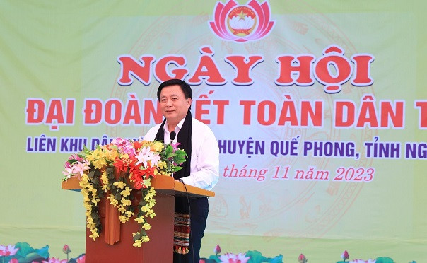Đồng chí Nguyễn Xuân Thắng phát biểu, bày tỏ ấn tượng khi chứng kiến không khí phấn khởi của bà con liên khu dân cư xã Tri Lễ.