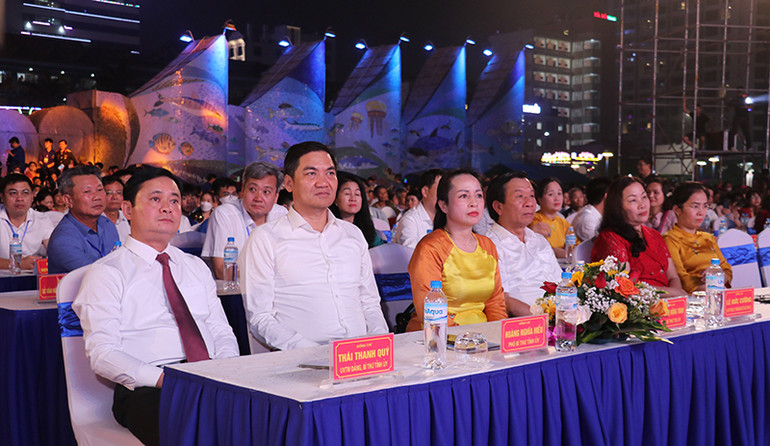 Các đại biểu tỉnh Nghệ An và một số tỉnh bạn tham dự.