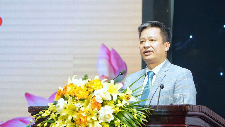 Giám đốc Bệnh viện Nội tiết Trung ương Phan Hoàng Hiệp phát biểu tại lễ mít-tinh.