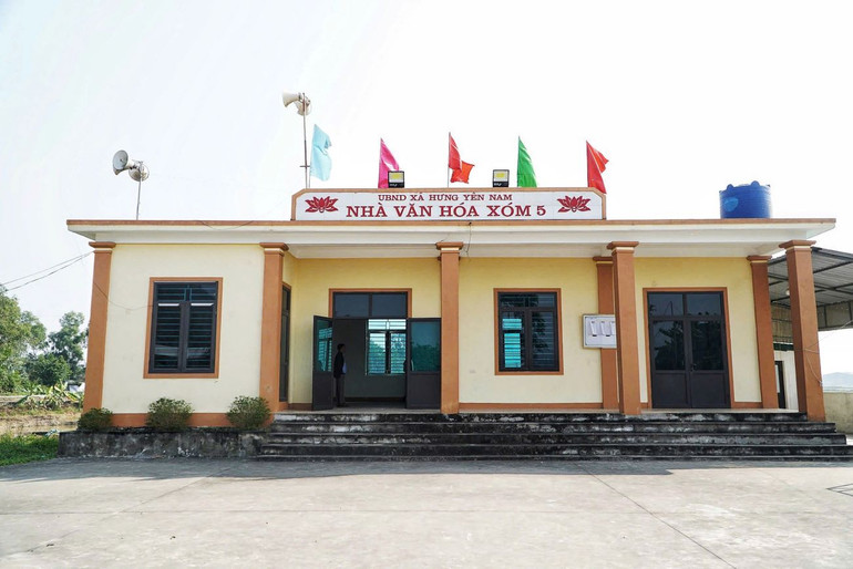 Nhà văn hóa xóm 5 được xây dựng khang trang, rộng rãi.