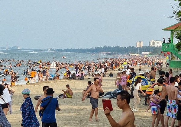 Biển Cửa Lò luôn là điểm đến hấp dẫn của du khách.