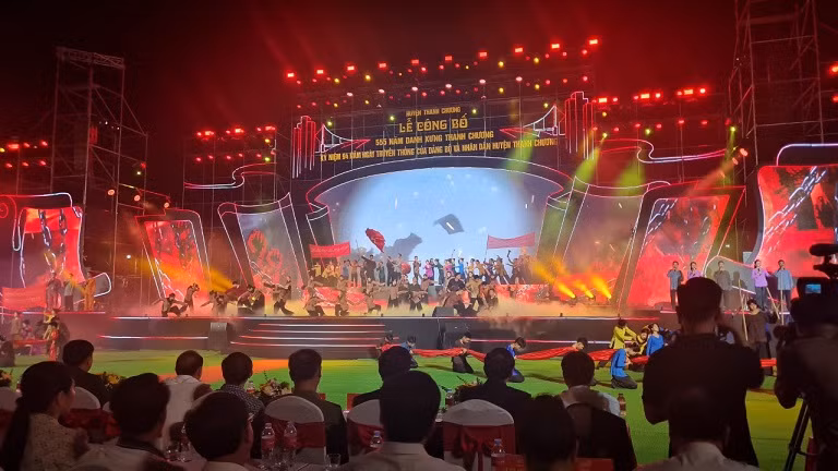 Lễ công bố 555 năm danh xưng Thanh Chương (1469-2024) và Kỷ niệm 94 năm ngày truyền thống của Đảng bộ, nhân dân huyện Thanh Chương (1/9/1930-1/9/2024). (Ảnh: Anh Dũng)