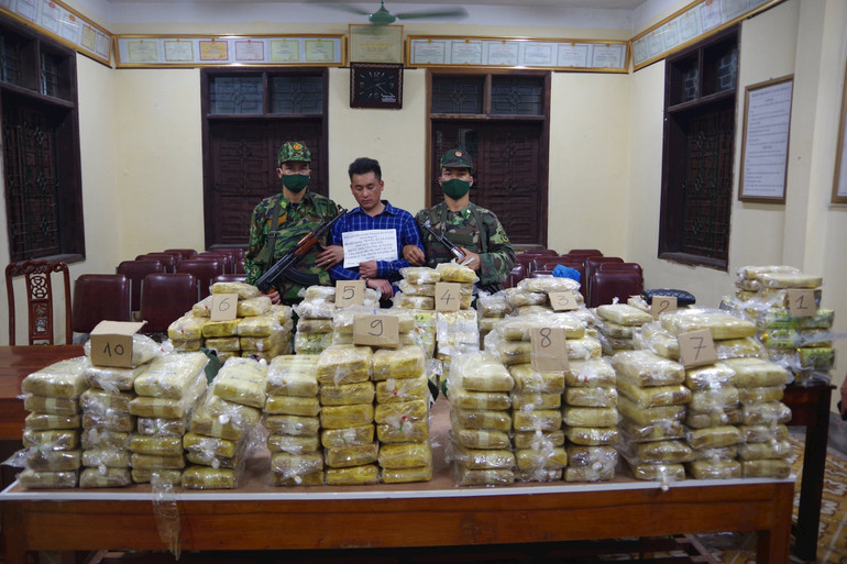 Bộ đội biên phòng Nghệ An phối hợp Cục Phòng, chống ma túy và tội phạm (Bộ Tư lệnh Bộ đội biên phòng Việt Nam) và các lực lượng khác đấu tranh thành công Chuyên án A121.P (giai đoạn 2) bắt một đối tượng, thu giữ 227,5kg ma túy. (Ảnh: LÊ THẠCH)