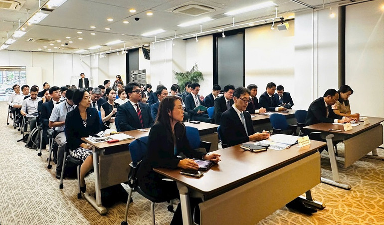 Toàn cảnh hội nghị xúc tiến đầu tư các doanh nghiệp Nhật Bản vào tỉnh Nghệ An năm 2024. (Ảnh MẠNH LỢI) Toàn cảnh hội nghị xúc tiến đầu tư các doanh nghiệp Nhật Bản vào tỉnh Nghệ An năm 2024. (Ảnh MẠNH LỢI)