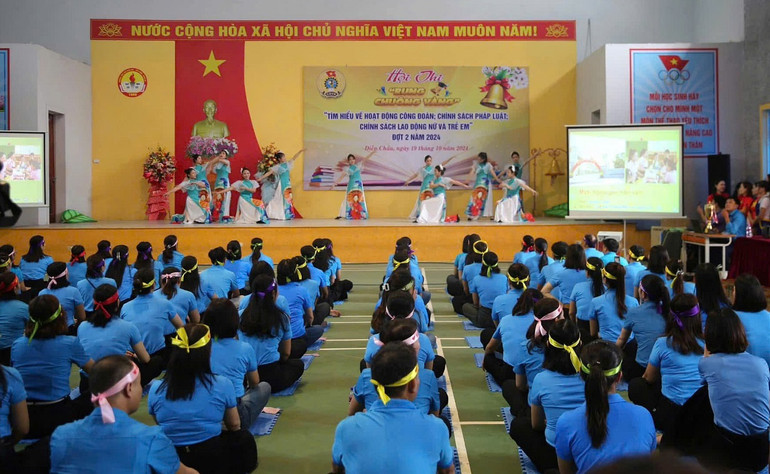 Đa dạng hóa các hình thức tuyên truyền để đoàn viên, người lao động hiểu hơn về tổ chức công đoàn. Đa dạng hóa các hình thức tuyên truyền để đoàn viên, người lao động hiểu hơn về tổ chức công đoàn.