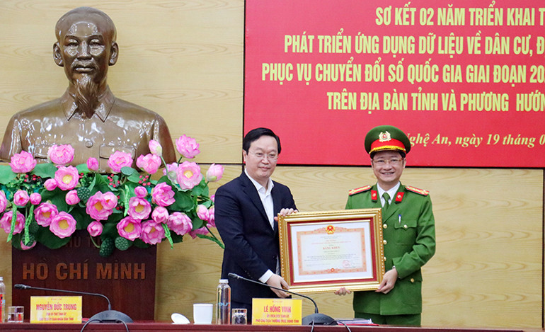 Công an tỉnh Nghệ An nhận Bằng khen của Thủ tướng Chính phủ.