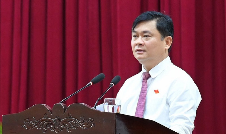 Bí thư Tỉnh ủy, Chủ tịch Hội đồng nhân dân tỉnh Nghệ An đề nghị các cấp, ngành tích cực thực hiện công tác tuyên truyền để cán bộ, đảng viên và các tầng lớp nhân dân ủng hộ chủ trương sắp xếp đơn vị hành chính.