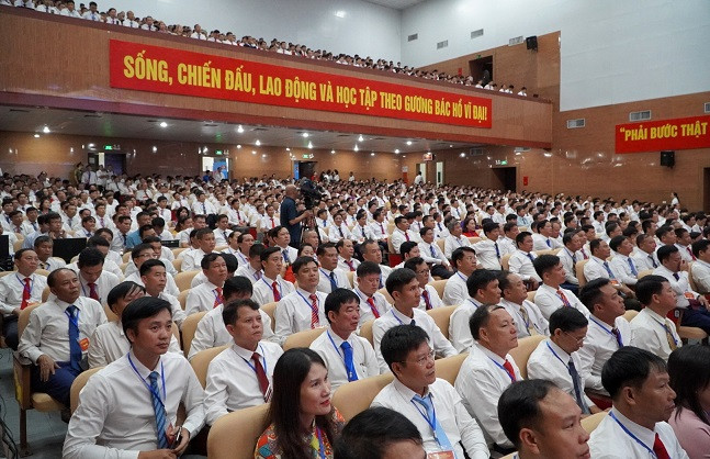 Hơn 1.100 đại biểu là cán bộ chủ chốt cấp cơ cơ sở tham dự hội nghị.