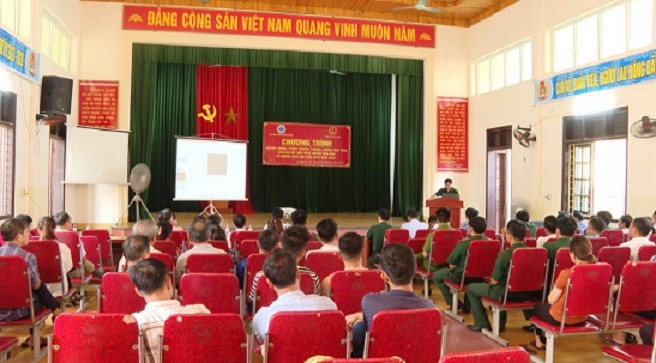 Tuyên truyền tập trung cho chủ phương tiện và bà con ngư dân về chống khai thác IUU ở xã Quỳnh Long.