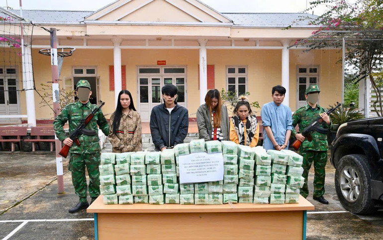 Các đối tượng và số ma túy bị bắt giữ.