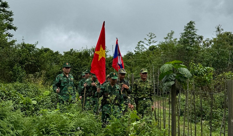 Tuần tra song phương bảo vệ biên giới.