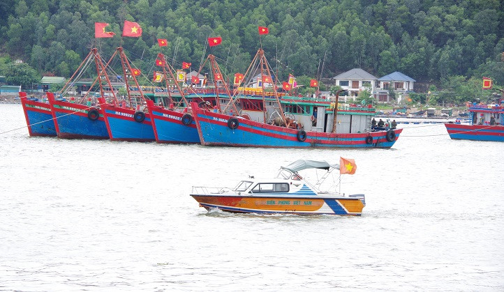 Tổ chức tuần tra, kiểm soát, kết hợp tuyên truyền ngư dân chấp hành nghiêm các quy định về ứng phó bão Yagi. Tổ chức tuần tra, kiểm soát, kết hợp tuyên truyền ngư dân chấp hành nghiêm các quy định về ứng phó bão Yagi.