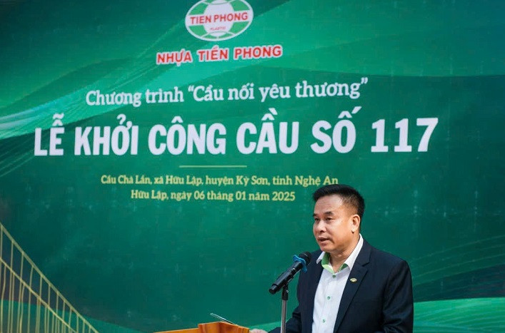 Tổng Giám đốc Công ty TNHH Nhựa Tiền Phong miền trung Trần Trọng Nghĩa phát biểu tại lễ khởi công cầu nối yêu thương số 117. Tổng Giám đốc Công ty TNHH Nhựa Tiền Phong miền trung Trần Trọng Nghĩa phát biểu tại lễ khởi công cầu nối yêu thương số 117.