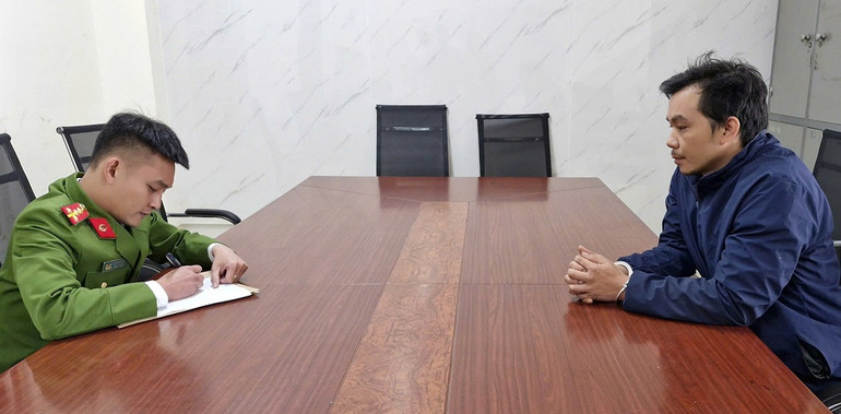 Đối tượng Lưu Đình Tuấn tại cơ quan công an.