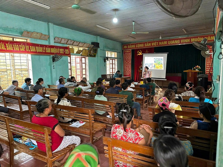 Với phương châm “mưa dầm thấm lâu”, “bám làng, bám bản và lan tỏa niềm tin” để đưa chính sách an sinh, bảo hiểm xã hội của Đảng và Nhà nước đến với đồng bào dân tộc thiểu số.