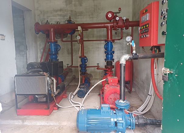 Hệ thống máy bơm nước cùng hệ thống điều khiển tự động.
