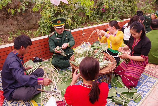 Thi gói và nấu bánh chưng.