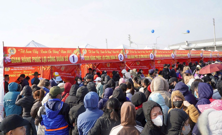 Gần 2.000 công nhân lao động tham gia chương trình "Tết sum vầy - Xuân ơn Đảng" năm 2025.