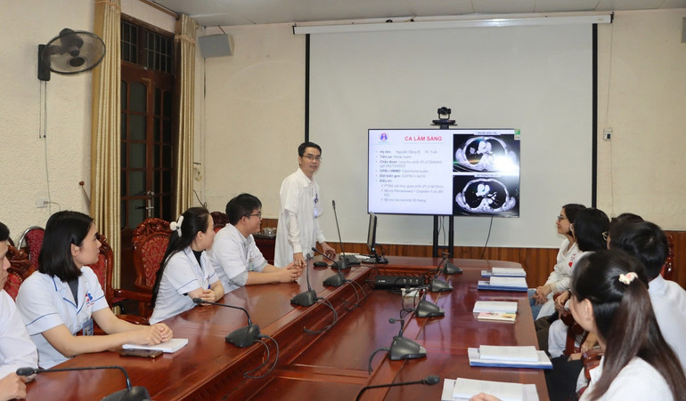 Khoa Nội 2 tổ chức hội chẩn.