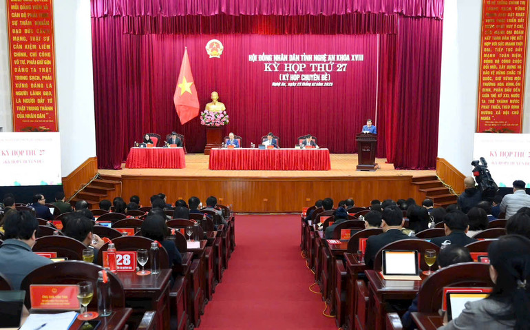 Quang cảnh Kỳ họp thứ 27 Hội đồng nhân dân tỉnh Nghệ An khóa XVIII.