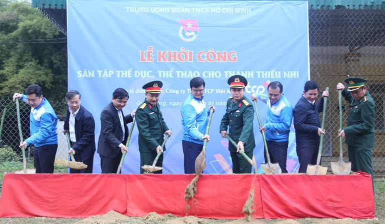 Khởi công xây dựng sân tập thể dục, thể thao tặng thanh, thiếu nhi xã Tri Lễ.