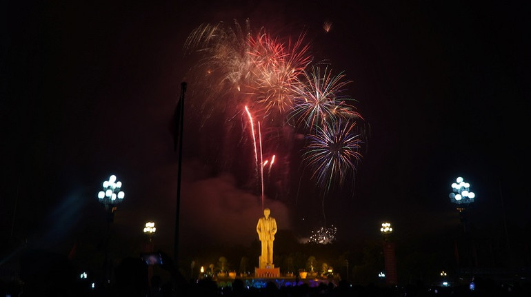 Màn pháo hoa nghệ thuật đón mừng năm mới 2024.