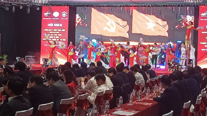 Chương trình văn nghệ chào mừng.