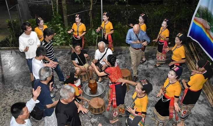 Đời sống tinh thần của người dân ở vùng cao Nghệ An ngày càng khởi sắc, có sự đóng góp không nhỏ của người có uy tín ở các bản bản, làng.
