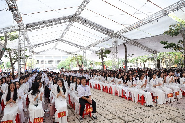 Hơn 1.500 học sinh trên địa bàn huyện Nghi Lộc tham dự chương trình.