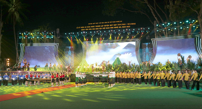 Màn biểu diễn nghệ thuật chào mừng Lễ kỷ niệm 60 năm Ngày thành lập huyện Quỳ Hợp, Ngày văn hóa các dân tộc Việt Nam tỉnh Nghệ An năm 2023.