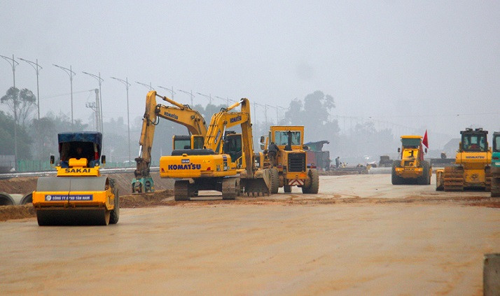 Khẩn trương hoàn thành đại lộ Vinh - Cửa Lò. Khẩn trương hoàn thành đại lộ Vinh - Cửa Lò.