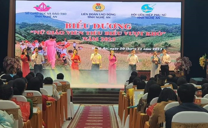 Hội nghị biểu dương 80 nữ giáo viên vượt khó tiêu biểu tỉnh Nghệ An. Hội nghị biểu dương 80 nữ giáo viên vượt khó tiêu biểu tỉnh Nghệ An.