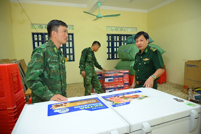 Đồn Biên phòng Môn Sơn chuẩn bị bếp ăn cùng lương thực, thực phẩm phục vụ các cháu học sinh Đan Lai ở ký túc xá.