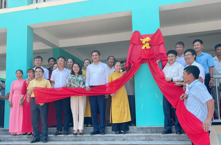 Khánh thành và đưa công trình vào hoạt động.