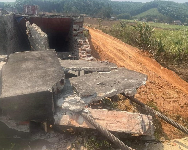 Phần mố cầu bị hư hỏng.