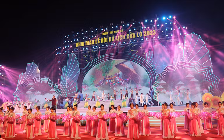 Chương trình nghệ thuật ‘‘Cửa Lò-Sắc màu của biển’’. Chương trình nghệ thuật ‘‘Cửa Lò-Sắc màu của biển’’.