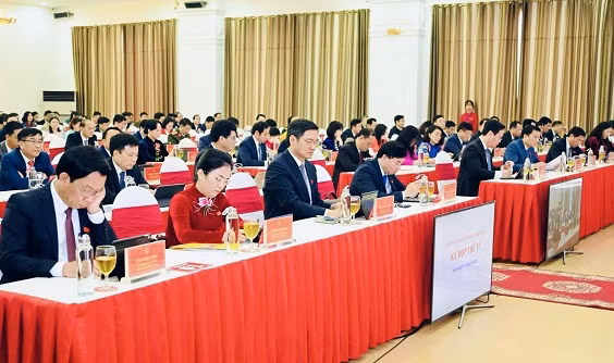 Các đại biểu xem xét các các nội dung liên quan.