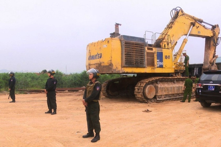 Bảo vệ hiện trường điểm khai thác khoáng sản ngoài phạm vi mỏ.