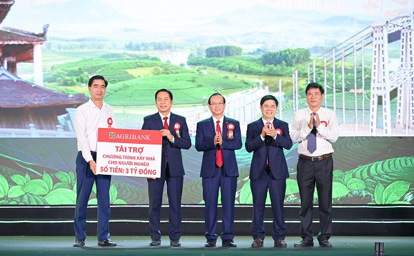 Ngân hàng Agribank tài trợ 3 tỷ đồng cho xây dựng nhà ở cho người nghèo Thanh Chương.