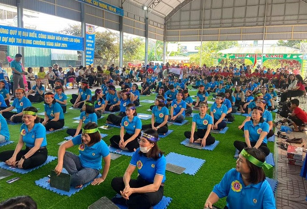 Tổ chức nhiều hoạt động sôi nổi cho người lao động.