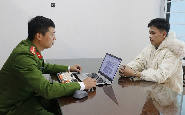 Đối tượng Nguyễn Tiến Phi tại cơ quan công an.