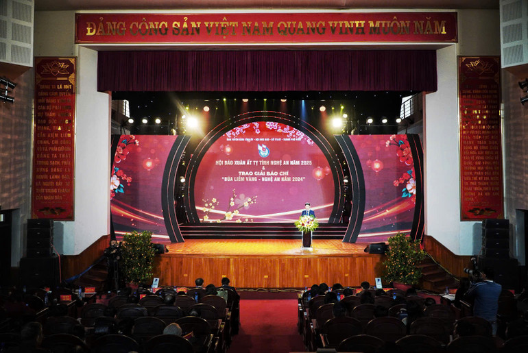 Toàn cảnh buổi lễ.